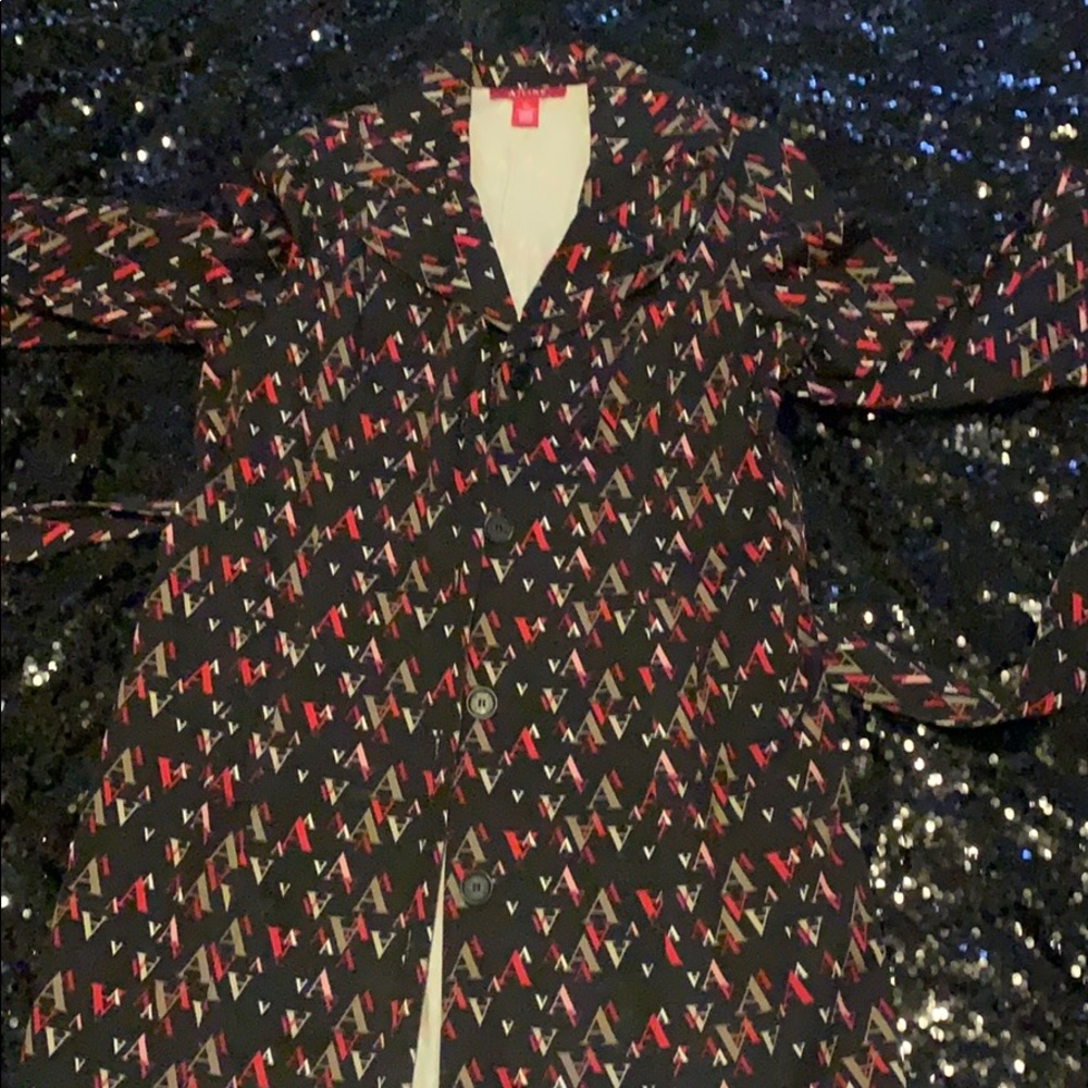 Ladies Coat ❤️🖤🤍 - Picture 3 of 9